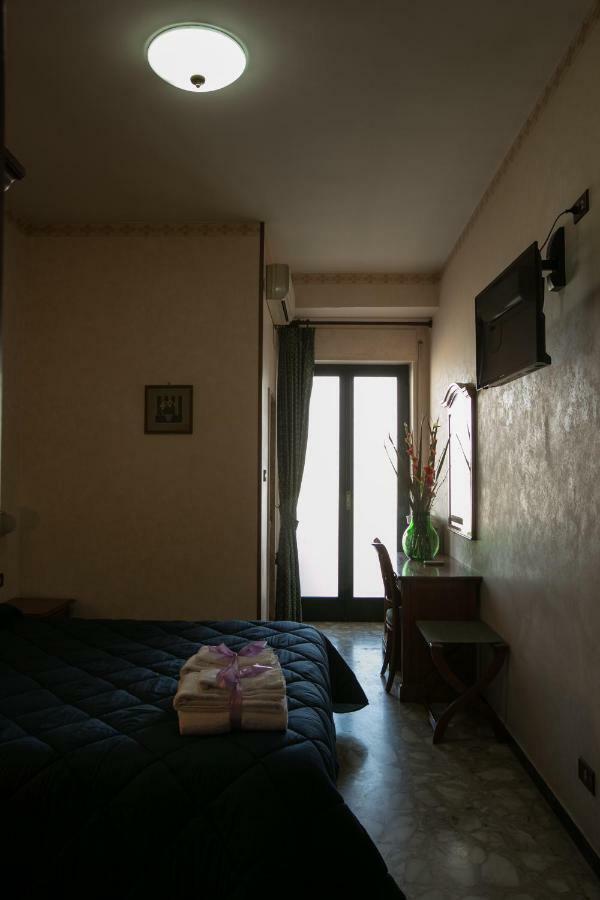 Hotel Bisceglie Bagian luar foto