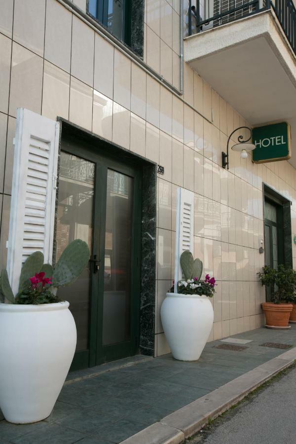 Hotel Bisceglie Bagian luar foto
